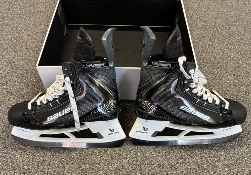 Black 2025 Bauer Vapor Flylite Hockey Skates Regular Width Pro Stock 9.5 (New)