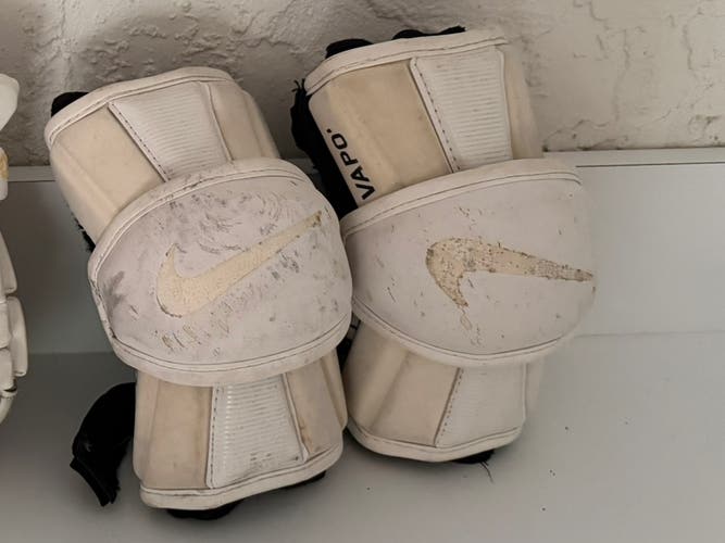 Medium Adult Nike Vapor Arm Pads (Used)