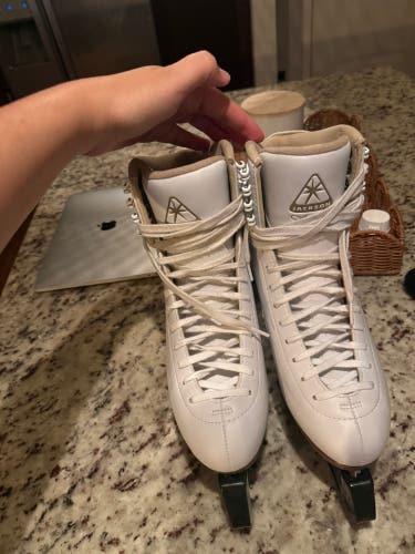 Jackson Ultima Artiste Figure Skates B Adult 9 (Used)