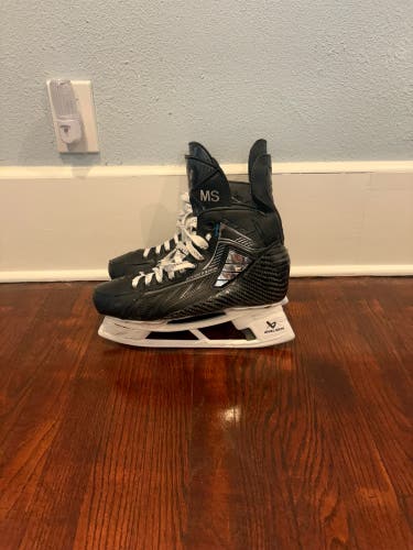NHL game used True pro custom Moritz Seider size 10 skates.