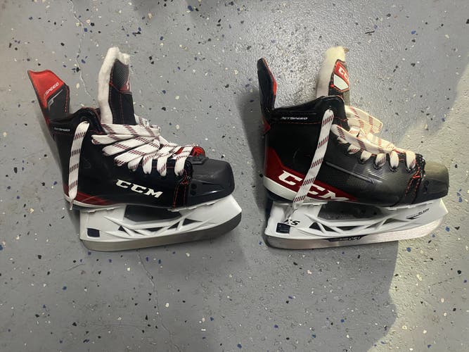 CCM JetSpeed FT485 Ice Hockey Skates - Junior size 2.5 LIKE NEW