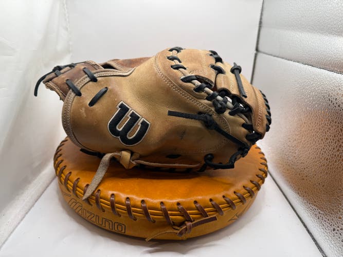 Catcher's RH Wilson A2000 DCPM Baseball Glove 33" (Used)