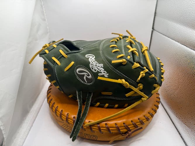 Catcher's RH Rawlings Heart of the Hide Baseball Glove 34" (Used)