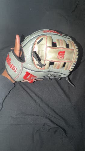 Wilson A2000 RH Baseball Glove 11.5" (Used)