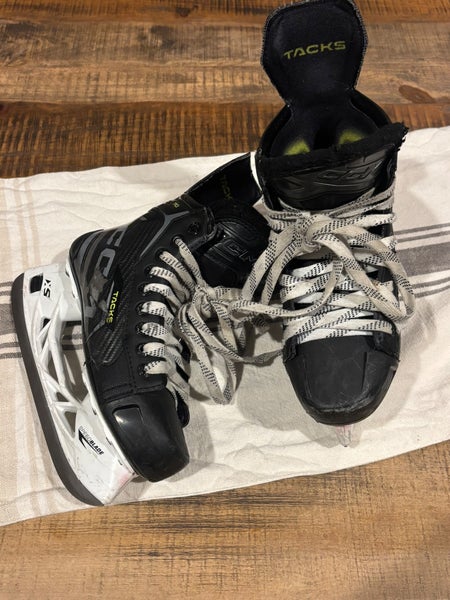 Black 2024 CCM Tacks XF 70 Hockey Skates Regular Width Size 3.5 (Used)