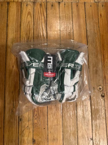 Wagner College (NY) - NWT M6 Gloves