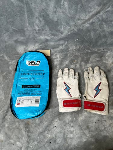 White Small Bruce Bolt Batting Gloves (Used)