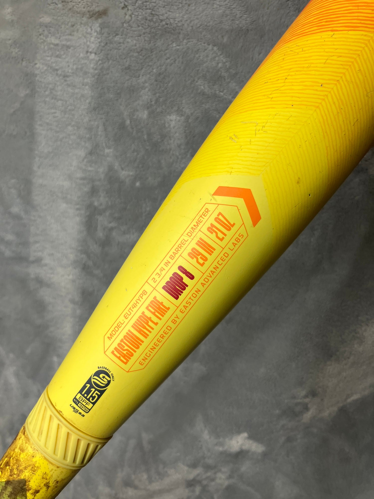 Batte Easton Hype Fire 2024 - Drop 8, 29 Pouces / 21 Oz, Jeune, Composite Jaune