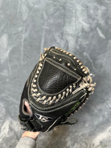 Black Louisville Slugger Zephyr RH Catcher’s Baseball Glove 33.5” (Used)