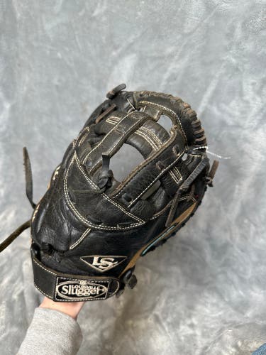 Black Louisville Slugger Xeno RH Catcher's Baseball Glove 31” (Used)