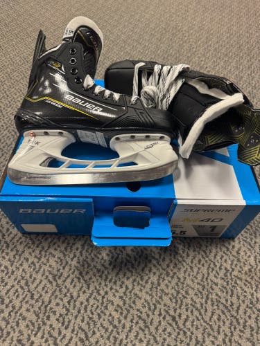 Bauer Supreme M40 Hockey Skates Size 5.5 (New) Fit 1