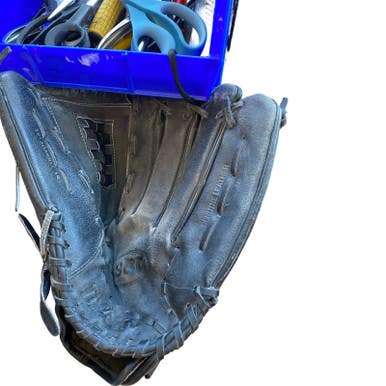 Used Wilson A0360 BB/SB Glove RH Throw Black 11 1/2" 11883-S000158609