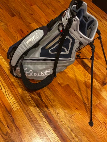 Gray Men's Titleist Bag (Used)
