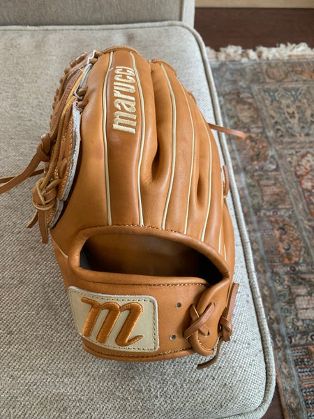 Model 45 Marucci capitol series pro MLB left handed glove $349 retail. 12Inches. Barely worn.