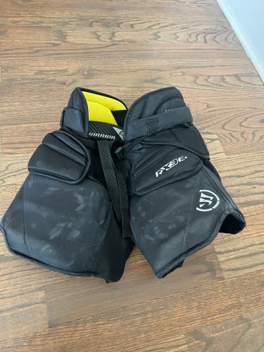 Warrior Ritual X3 E+ Junior L/XL Hockey Goalie Pants (Used)