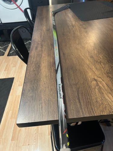 Senior Bauer Vapor Hyperlite 2 Right Handed Hockey Stick P92 87 Flex (Used)