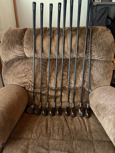 Men's Tommy Armour Right Handed Iron Set Stiff Flex 9 Pieces Graphite Shaft (New)