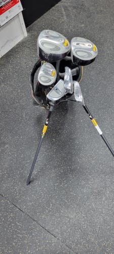 Used Walter Hagen 7 PIECE WITH BAG Jr Package Set RH None 7 Piece 11497-S000156523