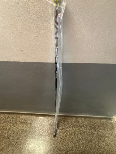 Senior Bauer Vapor Hyperlite 2 Left Hand Hockey Stick P28 70 Flex (New)