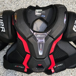 Men's Medium Senior Bauer Vapor 3X Pro Shoulder Pads (Used)