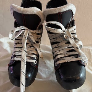 Youth Junior Size 10 Bauer Vapor X300 Ice Hockey Skates.