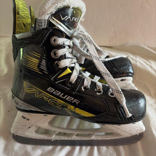 Junior Youth Size 13.5 Bauer Vapor X4 Ice Hockey Skates