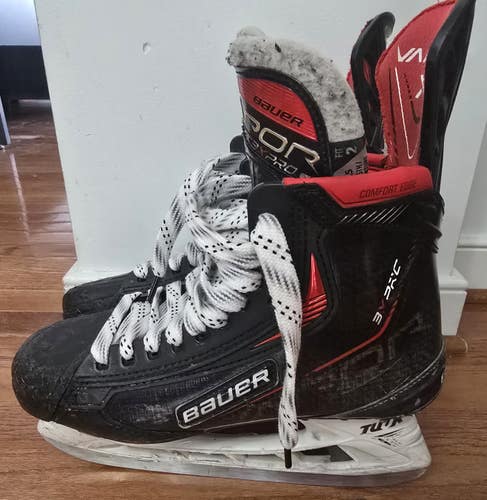 Bauer Vapor 3X Pro Hockey Skates 7.5 (Used) in excellent condition with extra set of steel