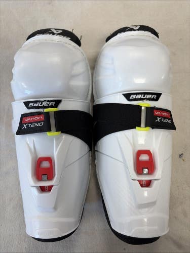Junior Size 8 Inch Bauer Vapor X-Tend Ice Hockey Shin Pads