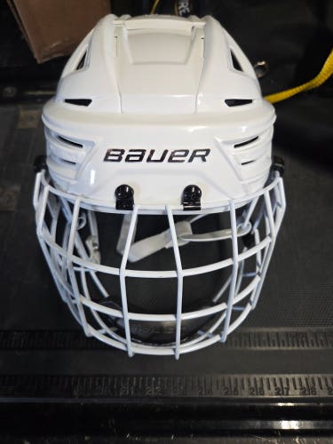 Medium Bauer Re-Akt 150 Helmet (Used)