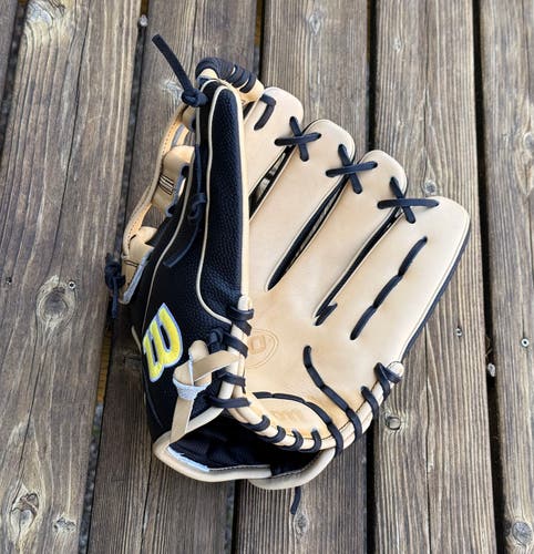 2026 Wilson A2000 DW5 SS 12” Super Skin RH Baseball Glove -NICE