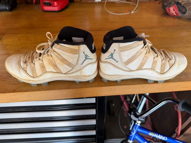 White Unisex 7Y (Big Kids / Youth) Youth Air Jordan Molded Cleats Cleats (Used)