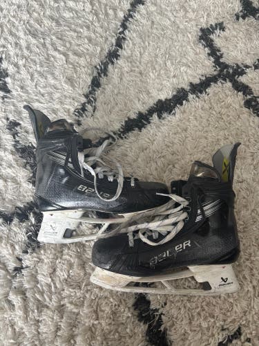 2023 Bauer Vapor Hyperlite 2 Hockey Skates Regular Width 11 (Used)