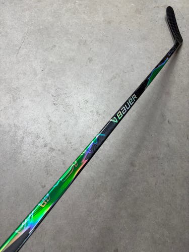 65 Flex P28M Senior Bauer Flylite Left Hand Hockey Stick (New) Pro Stock
