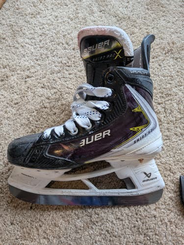2025 Bauer Vapor X Shift Pro Hockey Skates Size 4.5 (Used)