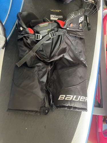 Senior Medium Bauer Vapor Hyperlite Hockey Pants (Used)