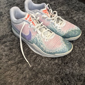 Kobe Basketball Shoes in Men's Size M 9.0 (W 10.0) Nike Shoes (Used)