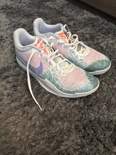 Kobe Basketball Shoes in Men's Size M 9.0 (W 10.0) Nike Shoes (Used)