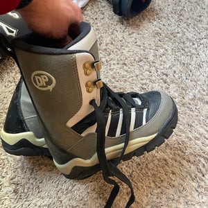 4Y (Big Kids / Youth) Snowboard Boots (Used)