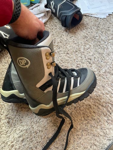 4Y (Big Kids / Youth) Snowboard Boots (Used)