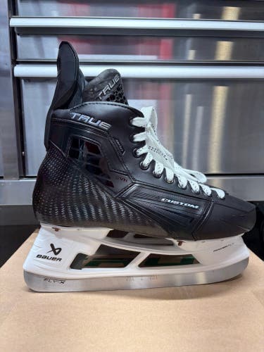 True Custom SVH Pro Skate Size 9 Regular Width (New) NHL Prostock