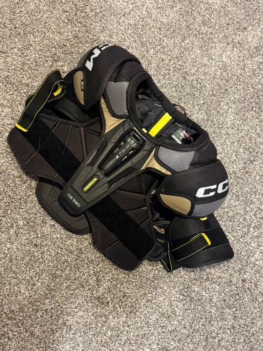 XL Senior CCM Tacks AS 580 Shoulder Pads (Used)