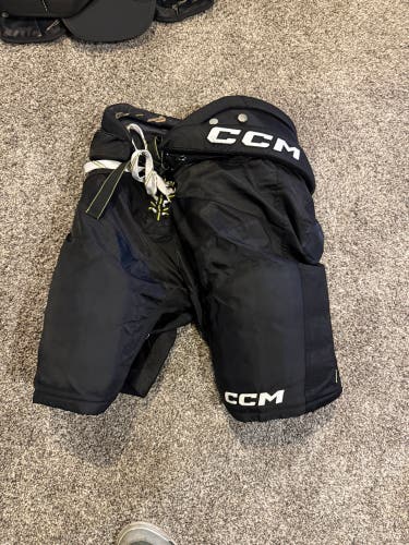Senior Large CCM AS-V Pro Hockey Pants (Used)