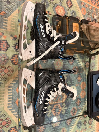 Blue Bauer XLP Hockey Skates Regular Width 9 (Used)