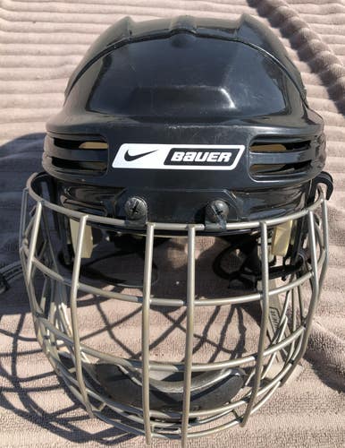 Medium Nike Bauer 4500 Helmet Combo With FM4500 Cage (Used) - READ DESCRIPTION