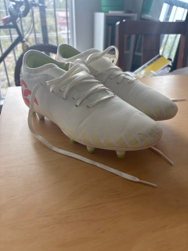 White Unisex Size M 7.5 (W 8.5) Adult Cleats (Used)