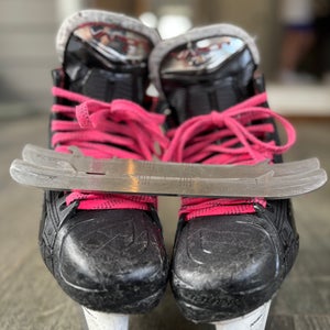 2023 Bauer Vapor X5 Pro Hockey Skates Regular Width Size 3.5 (Used)
