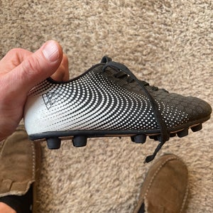 Black Unisex 1Y (Big Kids / Youth) Molded Cleats Cleats (Used)