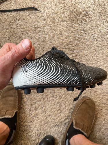 Black Unisex 1Y (Big Kids / Youth) Molded Cleats Cleats (Used)