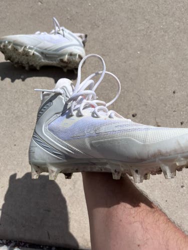 White Unisex Size M 7.5 (W 8.5) Adult Nike Alpha Huarache 8 Elite Mid Top (Used)