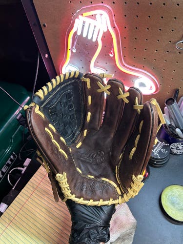 Rawlings RBG Baseball Glove RHT, 12.5”
 (Used)